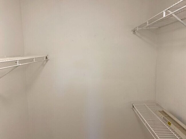 Building Photo - Orlando 2 BEDROOM CONDO