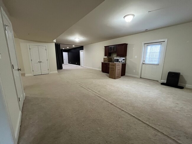 Living - 46841 Shelton Dr