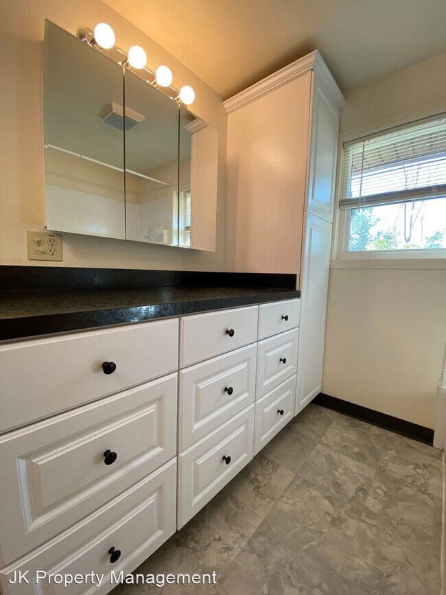 Building Photo - 2 br, 1 bath House - 1715 13th Ave S