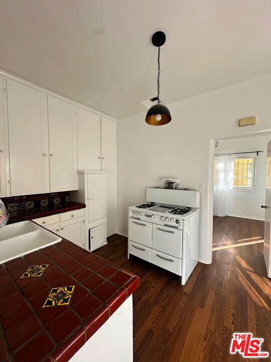 Building Photo - 4237 Garthwaite Ave