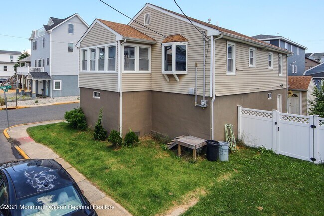 Building Photo - 49 Barberie Ave