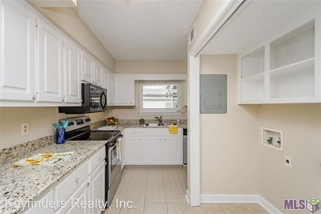 Building Photo - 3 br, 2.5 bath House - 2602 Shadowbrook Drive