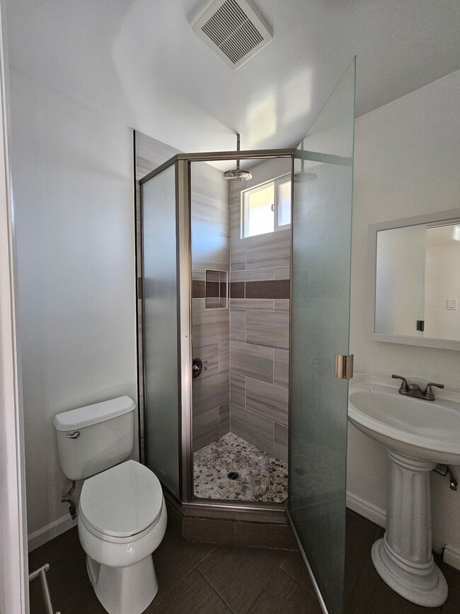 Foto del edificio - 4143 Jackson Ave