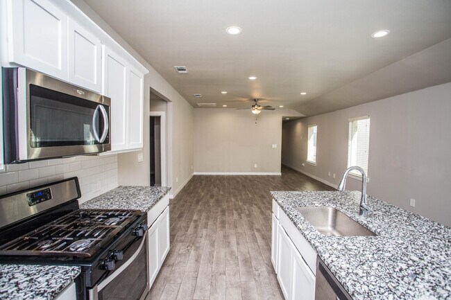 Foto del edificio - 4717 126th St