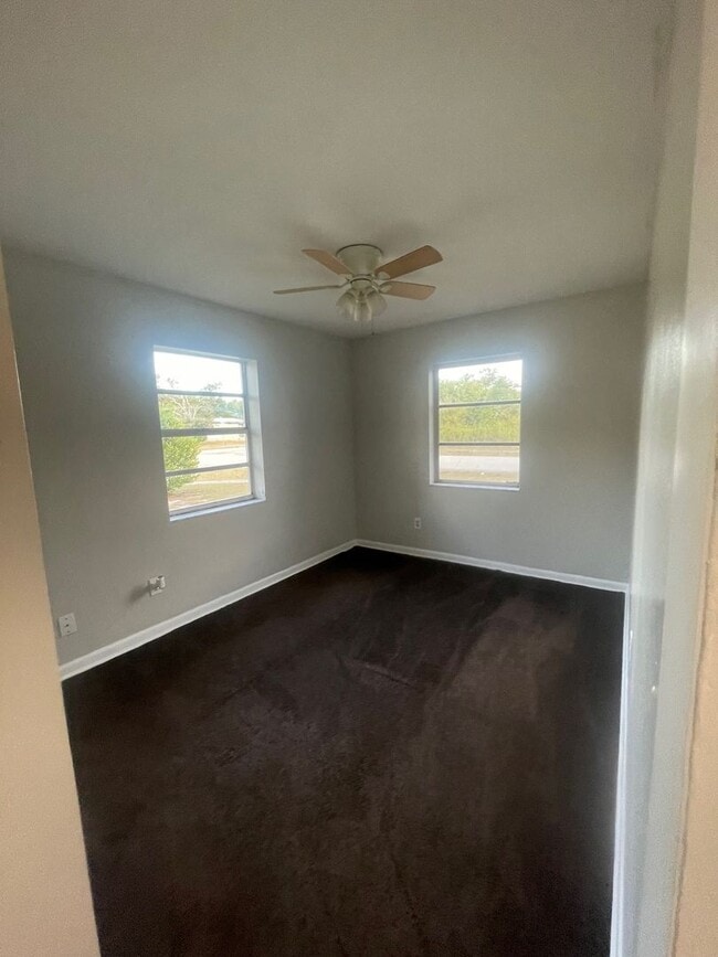 Building Photo - 2 Bed 1 Bath Home | Pet Friendly | Washer Dryer Hook Ups | Section 8 Welcome