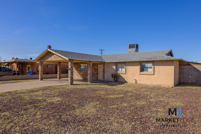 Building Photo - 3Bed/ 2Bath House at Thomas/51st! $1000 MO...