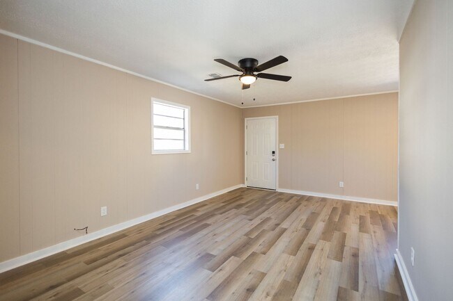 Building Photo - 732-732 Randall St