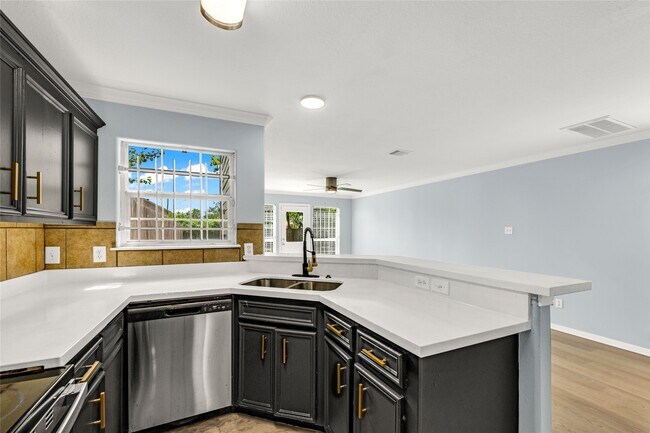 Foto del edificio - 4640 Knoxville St