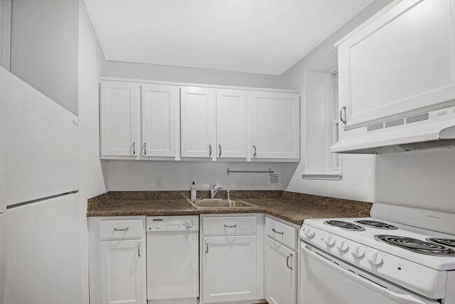 Building Photo - 533 Monroe St