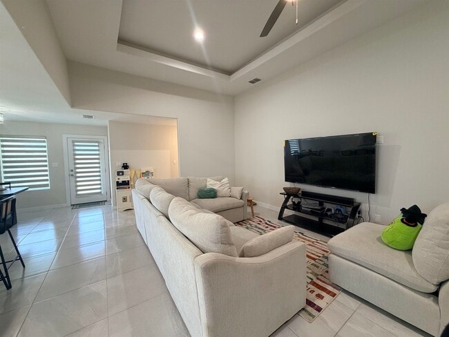 Foto del edificio - 5718 Gillian Dr