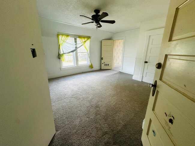 Foto del edificio - 615 NW Arlington Ave