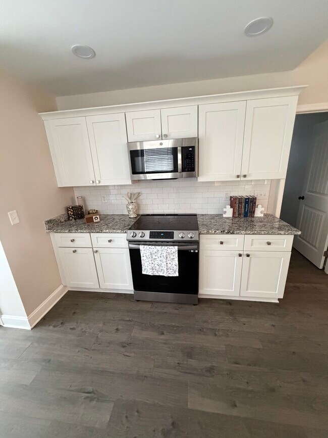 Foto del edificio - 6690 Eastbrook Ave SW