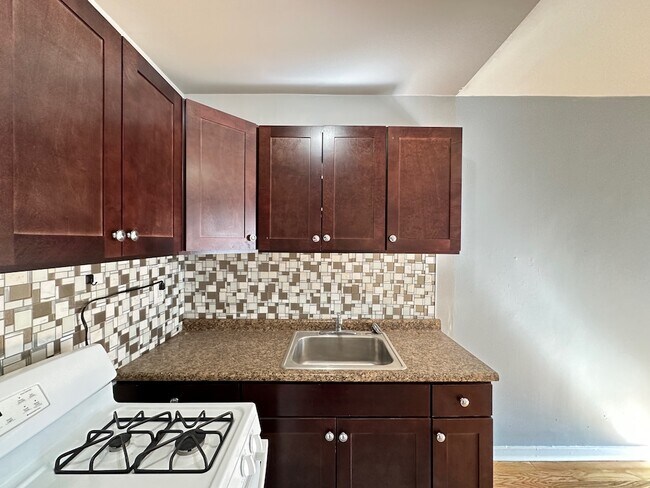 Foto del edificio - 5662 N Ridge Ave