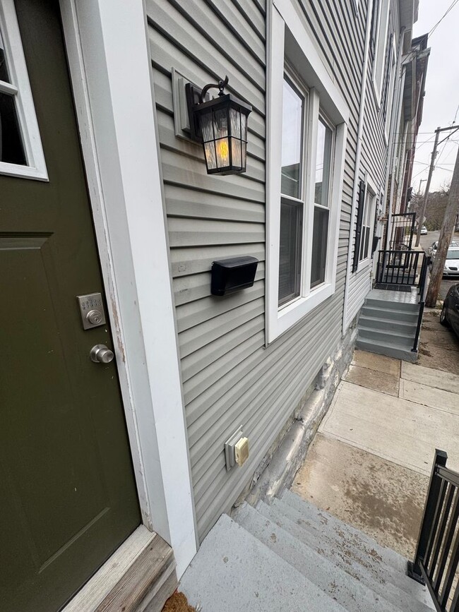 Foto del edificio - Beautifully Renovated 3BR Row Home in Deutschtown – Spacious, Modern & Incredible Location