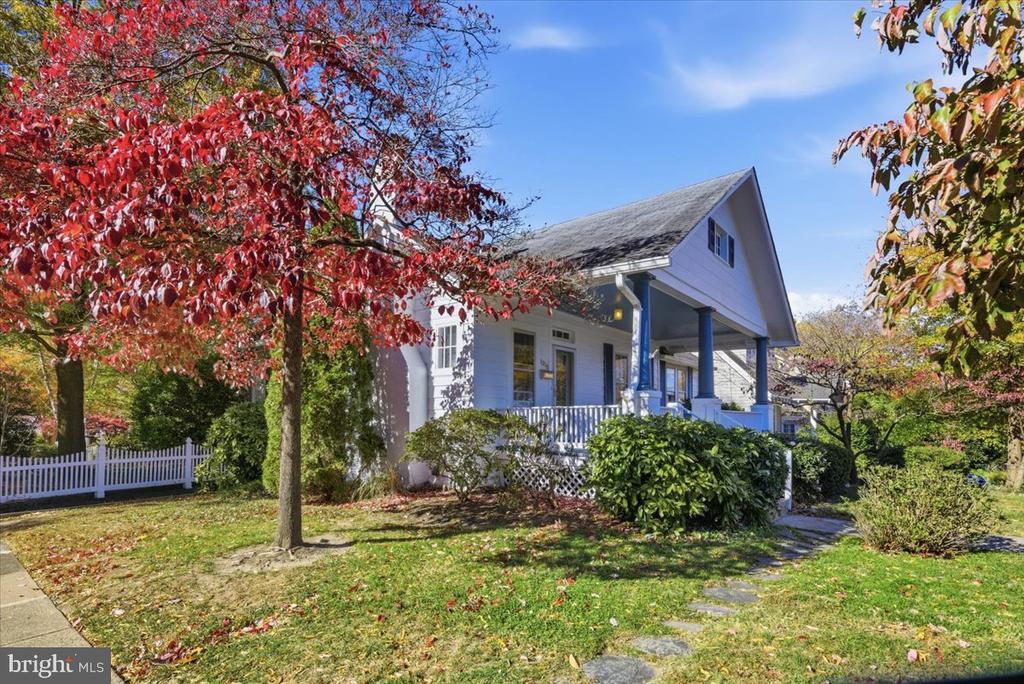 Foto principal - 1208 S Oakcrest Rd