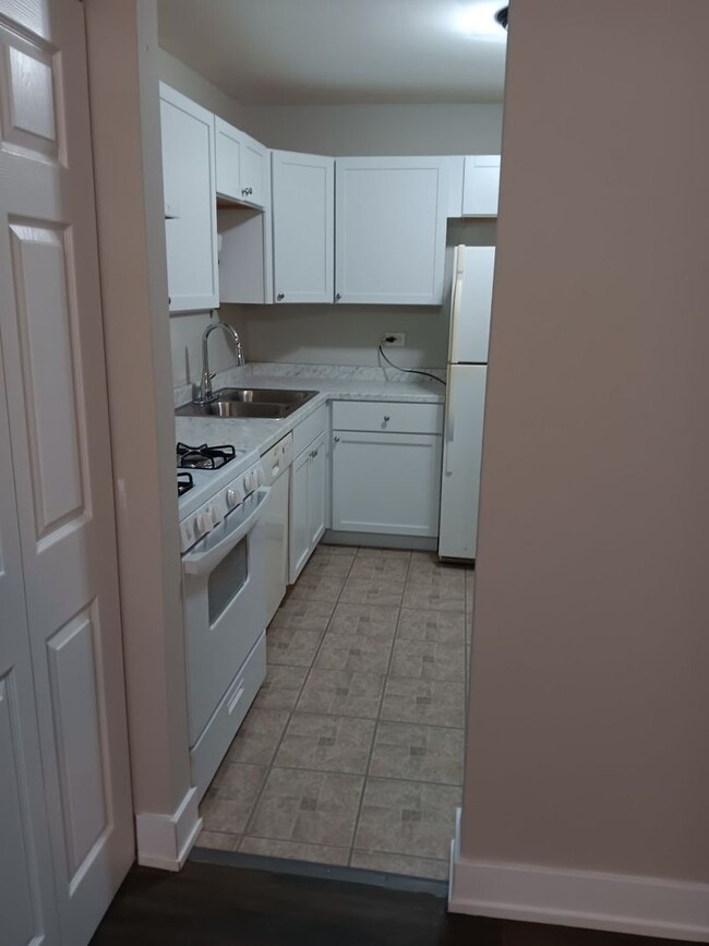 Building Photo - 1000 Bayside Dr.  4578