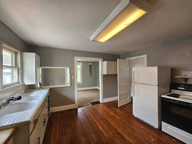 Building Photo - 246.5 , 6th