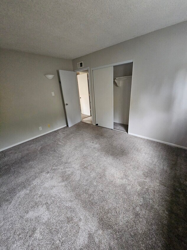 Building Photo - 3953 Cameo Dr