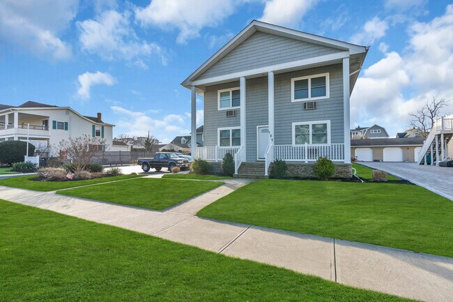 Building Photo - 107 3rd Ave