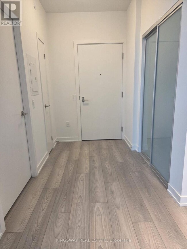 Photo du bâtiment - 110 Broadway Ave