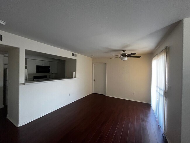 Foto del edificio - Beautiful Condo with Dual Master Bedrooms ...