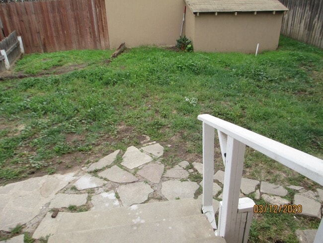 Foto del edificio - 520 E Cypress St