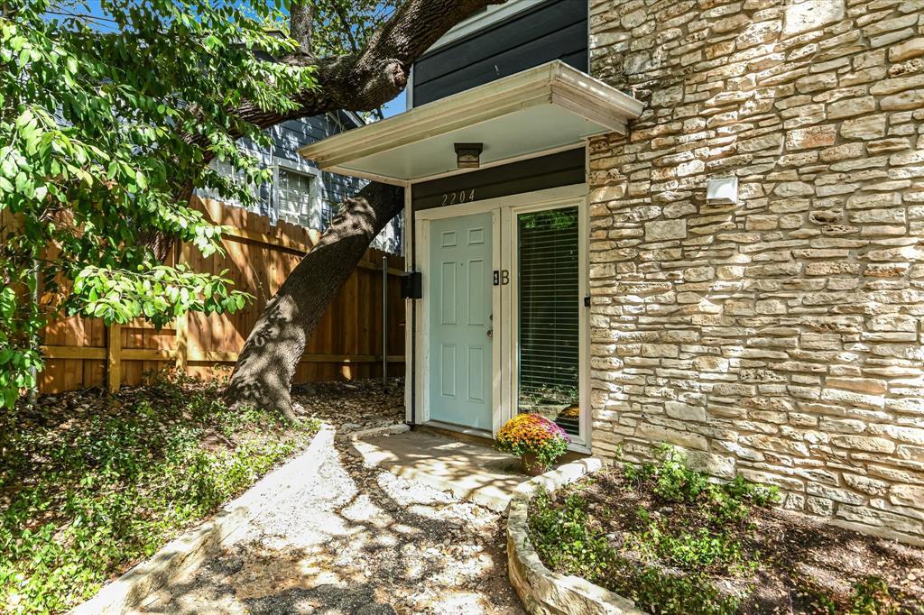Foto principal - 2204 W 9th St