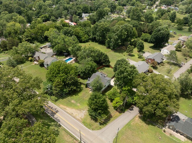 Building Photo - Knoxville 37917 - 3 bedroom 2 bath - call ...