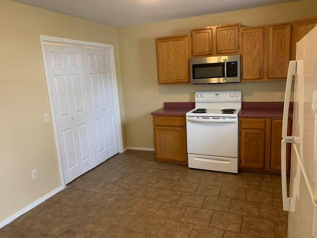 Building Photo - 204/206 6th Place