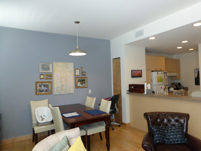 Foto del edificio - 309 W Washington Ave