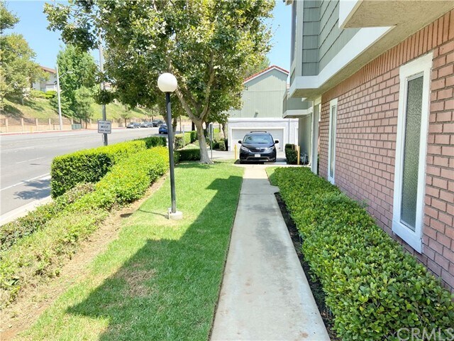 Building Photo - 900 Golden Springs Dr