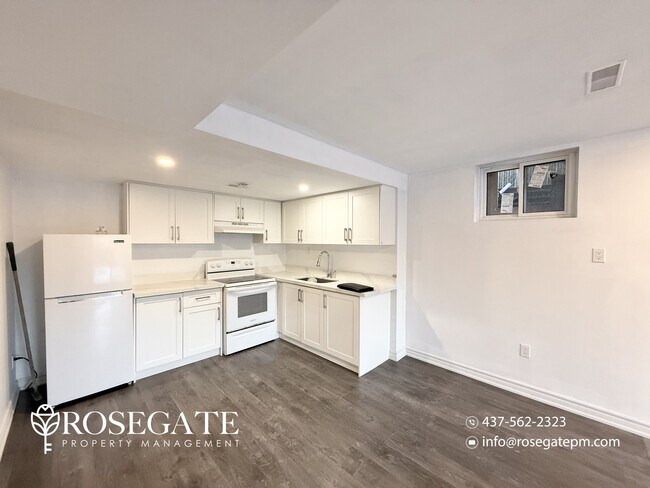 Photo du bâtiment - All-Inclusive, Pet-Friendly 1-Bedroom Basement Apartment with Internet & Parking in Scarborough