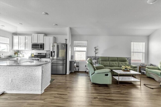 Foto del edificio - 6013 Amalea Ln