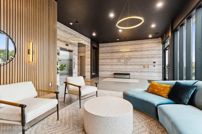 Building Photo - 521 Lake Ave