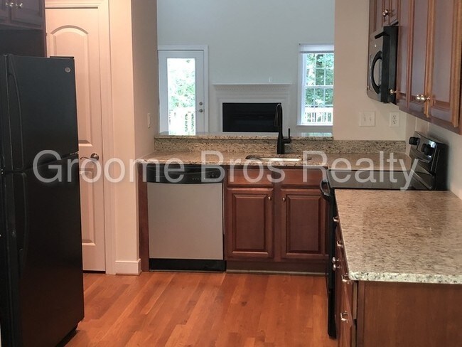 Building Photo - Spacious Town home near Deep Run Park