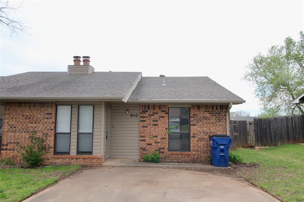 Primary Photo - 910 Aspen Ct