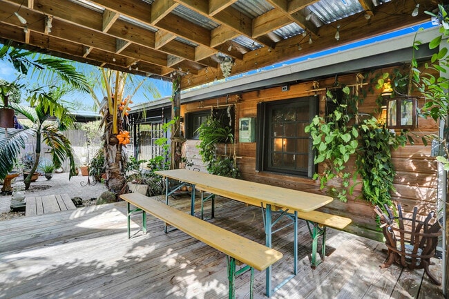 Foto del edificio - 1613 SW 5th Ct