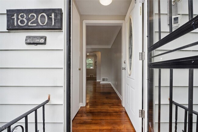Foto del edificio - 18201 Maple Heights Blvd