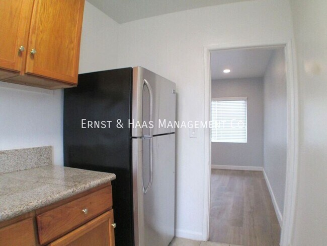 Foto del edificio - 815 E 9th St