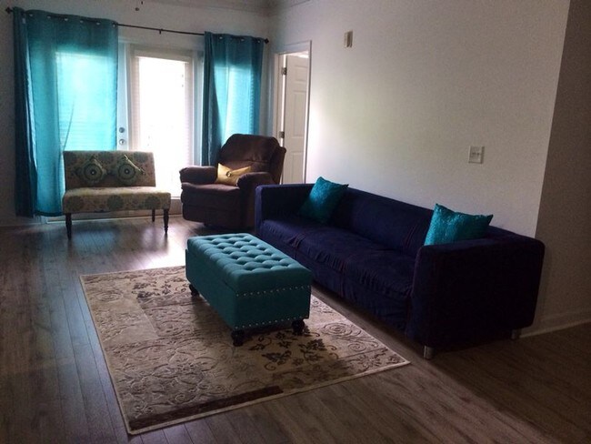 Foto del edificio - 501 Hungerford Dr