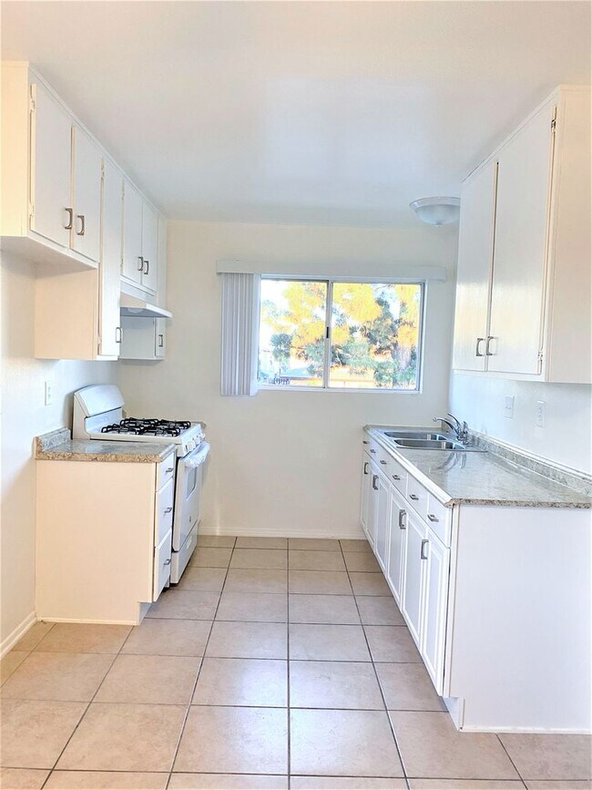 Building Photo - 1BED/1BATH Apartment in N. Oxnard (2nd Lev...
