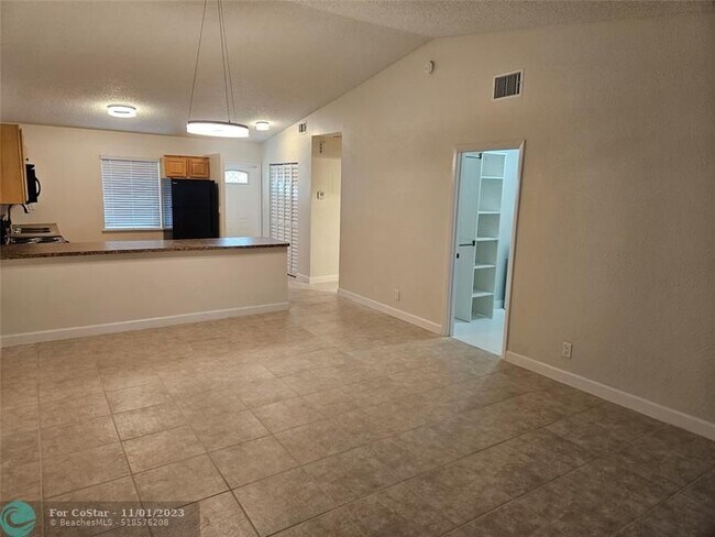 Foto del edificio - 4729 NW 4th Terrace