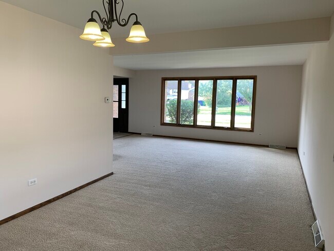 Foto del edificio - 15627 Badger Ln