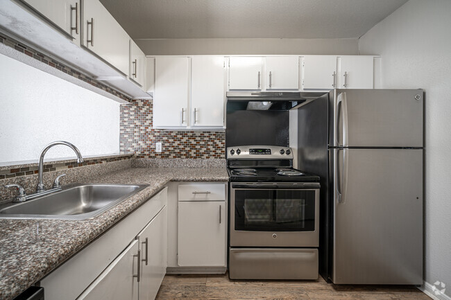 1BR, 1BA - 768SF - Broadmead  At The Med Apartments