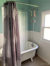 Building Photo - 21 College St