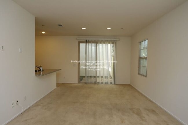 Building Photo - 2 Story 3 Bedroom / 2.5 bathroom condo wit...