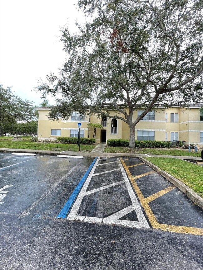 Foto del edificio - 12400 Vista Isles Dr