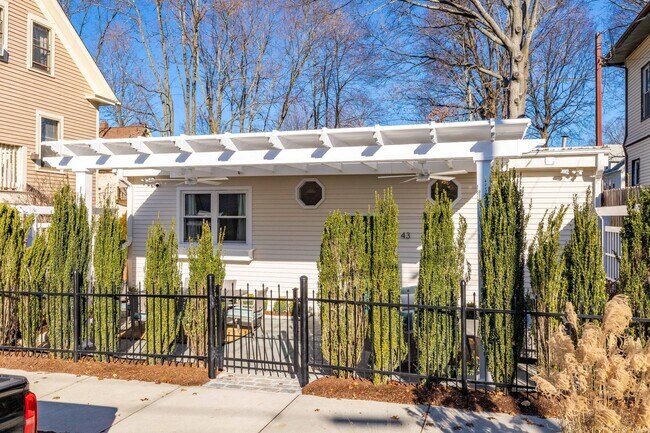 Foto del edificio - Fully Furnished Cottage by Yale