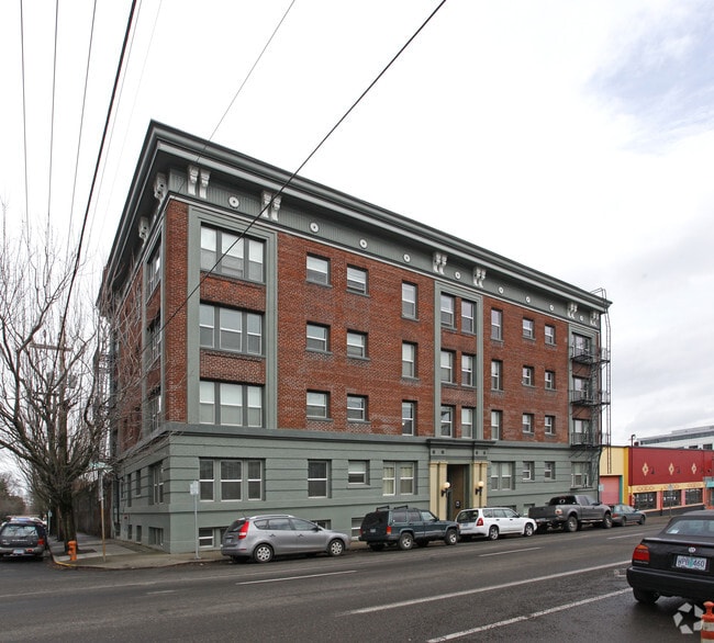 Carlton Court Condominiums Apartments Portland, OR