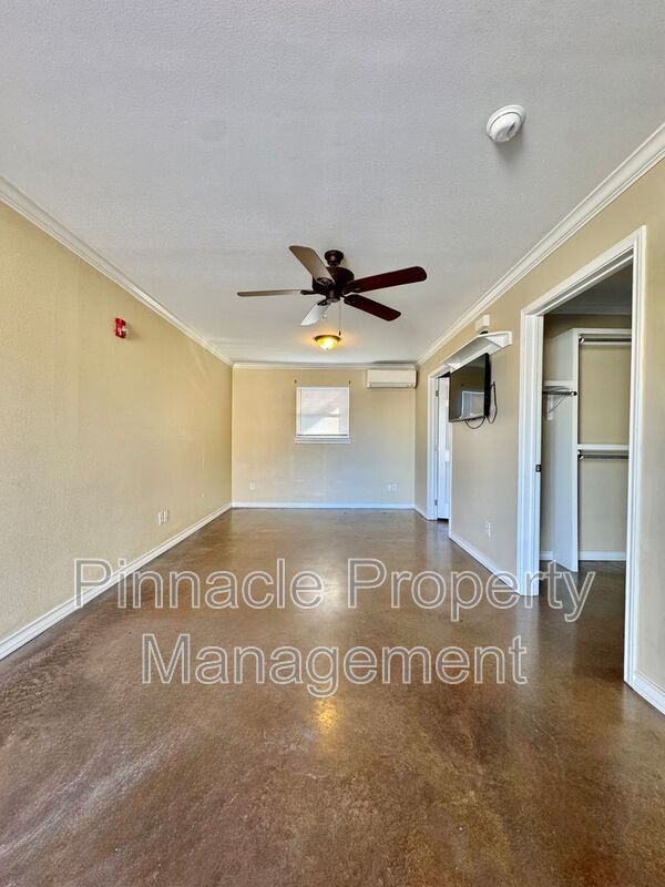 Foto del edificio - 350 W Ave L